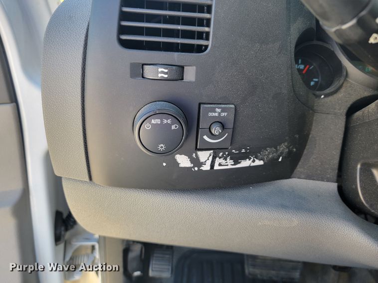 image for item JL9404 2009 Chevrolet Silverado 1500  Crew Cab pickup truck