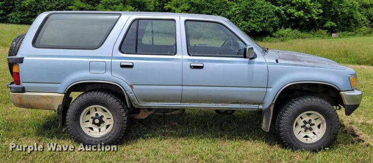 image for item JL9410 1990 Toyota 4Runner SR5  SUV