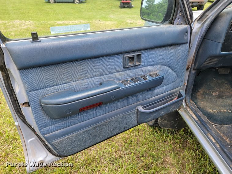 image for item JL9410 1990 Toyota 4Runner SR5  SUV