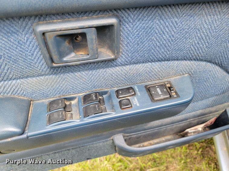 image for item JL9410 1990 Toyota 4Runner SR5  SUV