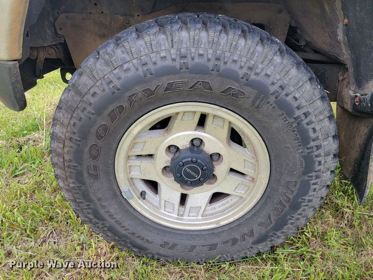 image for item JL9410 1990 Toyota 4Runner SR5  SUV