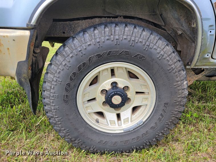 image for item JL9410 1990 Toyota 4Runner SR5  SUV