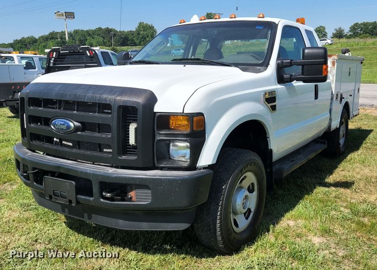 image for item JL9996 2008 Ford F350 Super Duty XL  SuperCab utility bed pickup truck