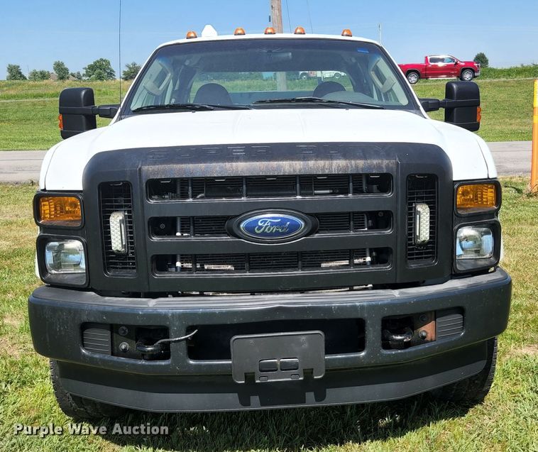 image for item JL9996 2008 Ford F350 Super Duty XL  SuperCab utility bed pickup truck