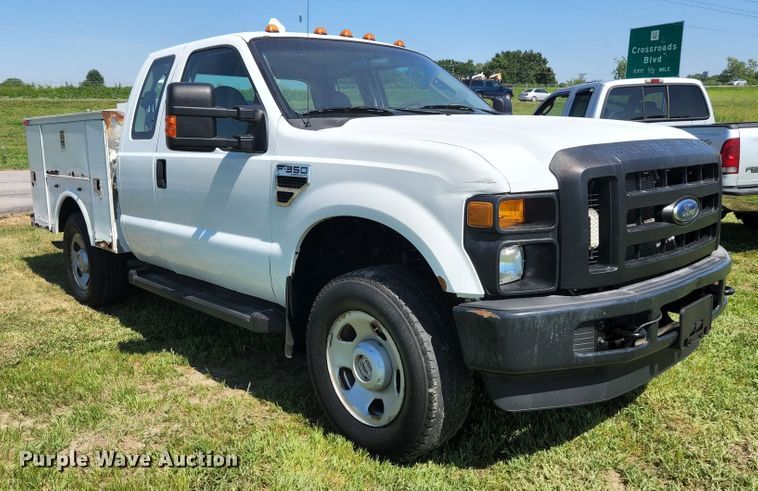 image for item JL9996 2008 Ford F350 Super Duty XL  SuperCab utility bed pickup truck