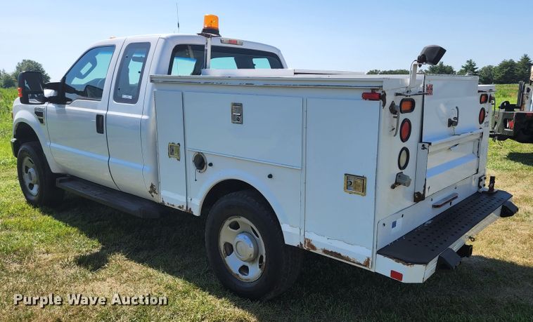 image for item JL9996 2008 Ford F350 Super Duty XL  SuperCab utility bed pickup truck