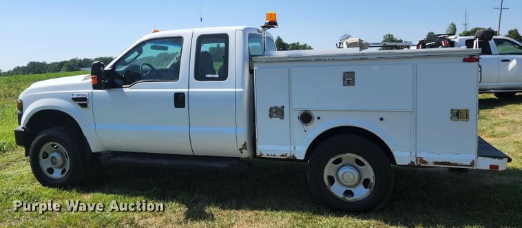 image for item JL9996 2008 Ford F350 Super Duty XL  SuperCab utility bed pickup truck