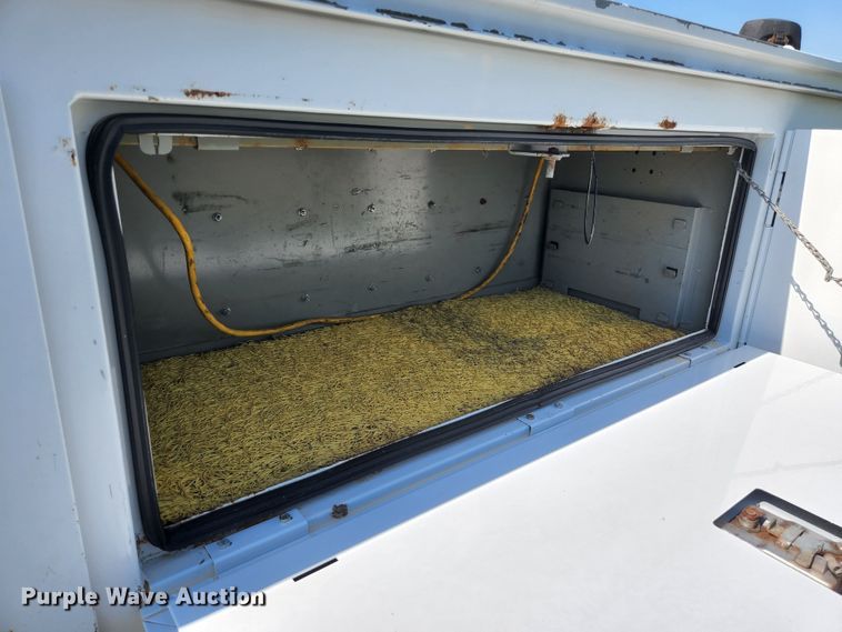 image for item JL9996 2008 Ford F350 Super Duty XL  SuperCab utility bed pickup truck