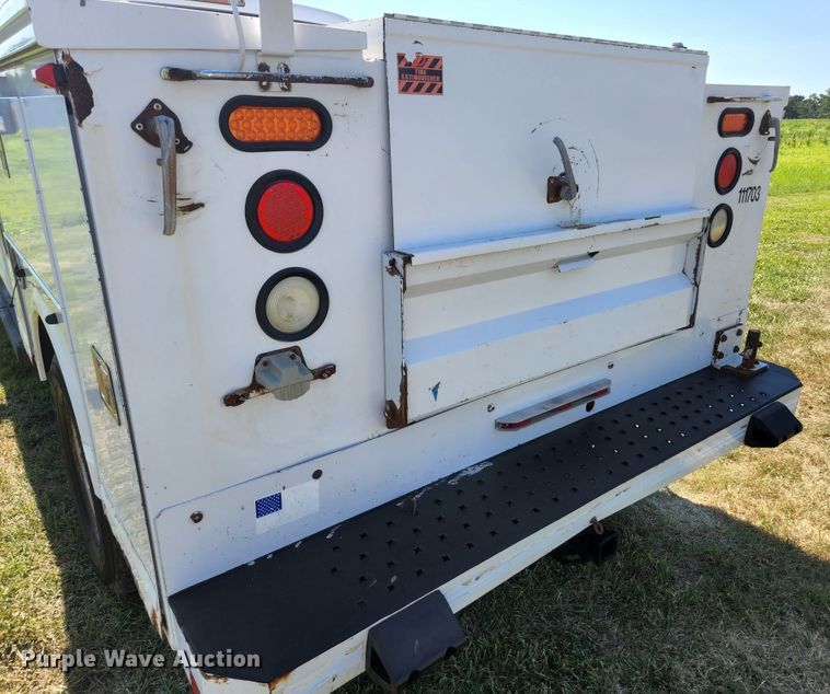 image for item JL9996 2008 Ford F350 Super Duty XL  SuperCab utility bed pickup truck