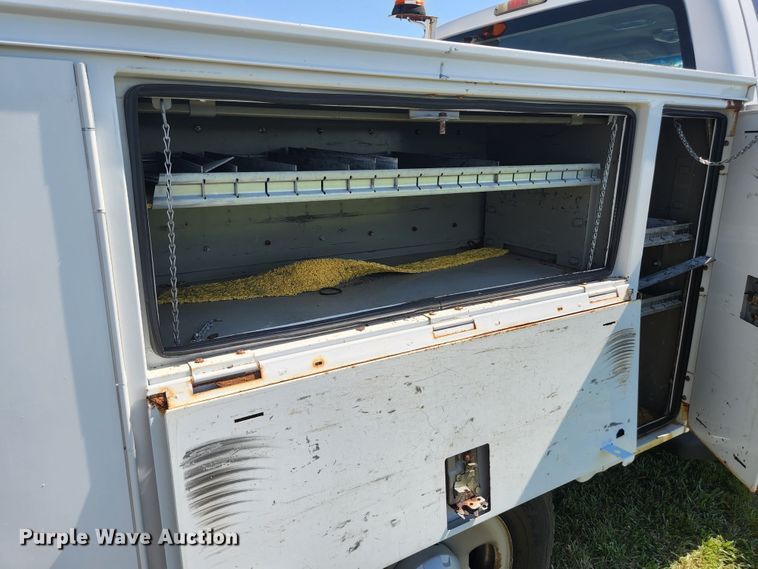 image for item JL9996 2008 Ford F350 Super Duty XL  SuperCab utility bed pickup truck