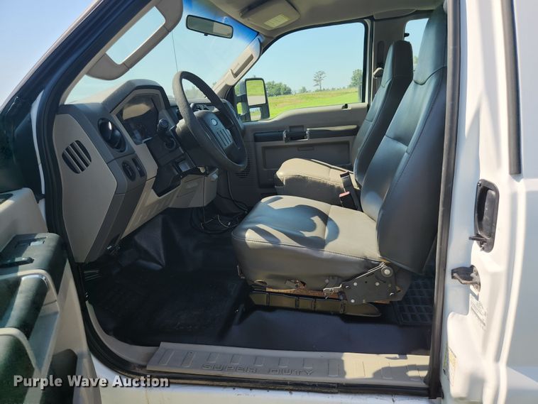 image for item JL9996 2008 Ford F350 Super Duty XL  SuperCab utility bed pickup truck