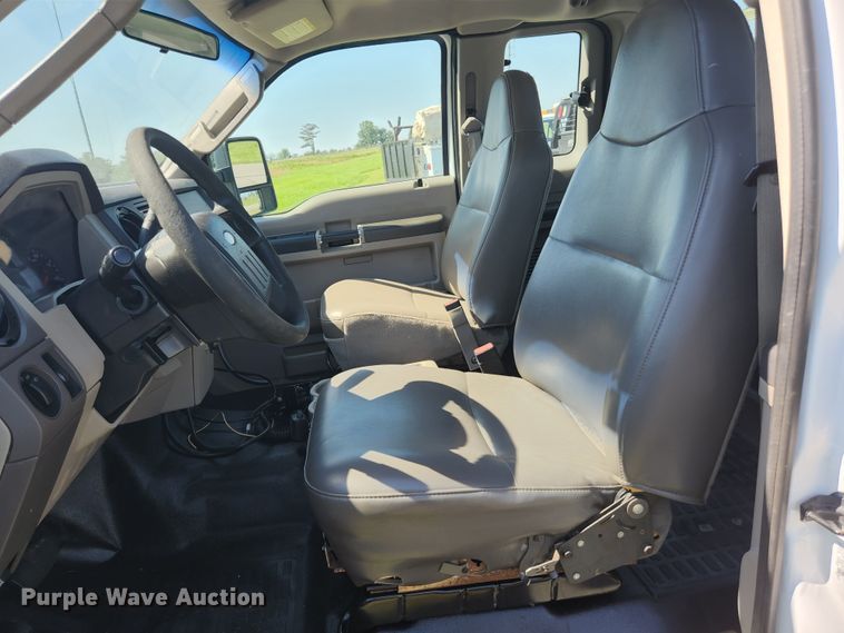 image for item JL9996 2008 Ford F350 Super Duty XL  SuperCab utility bed pickup truck