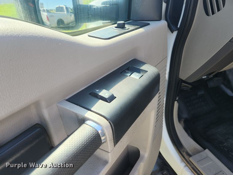 image for item JL9996 2008 Ford F350 Super Duty XL  SuperCab utility bed pickup truck