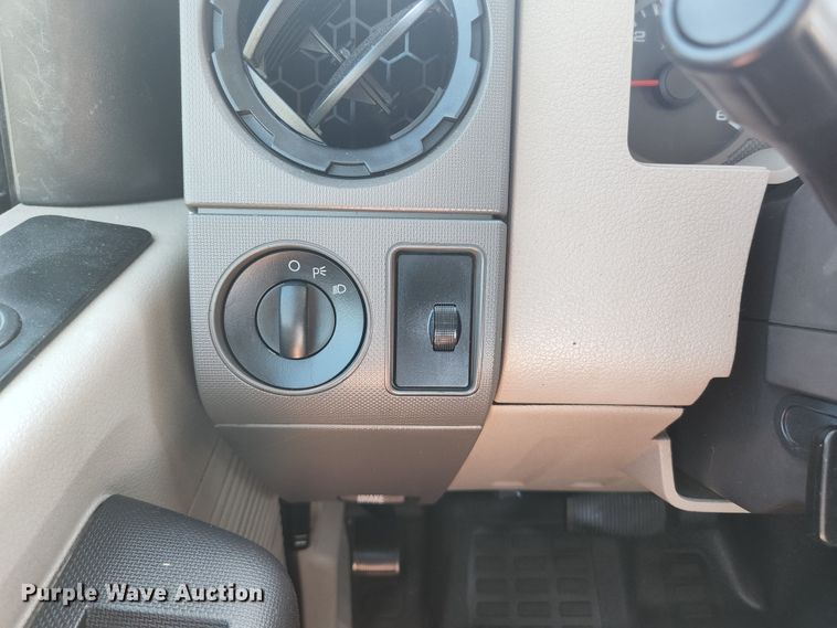 image for item JL9996 2008 Ford F350 Super Duty XL  SuperCab utility bed pickup truck