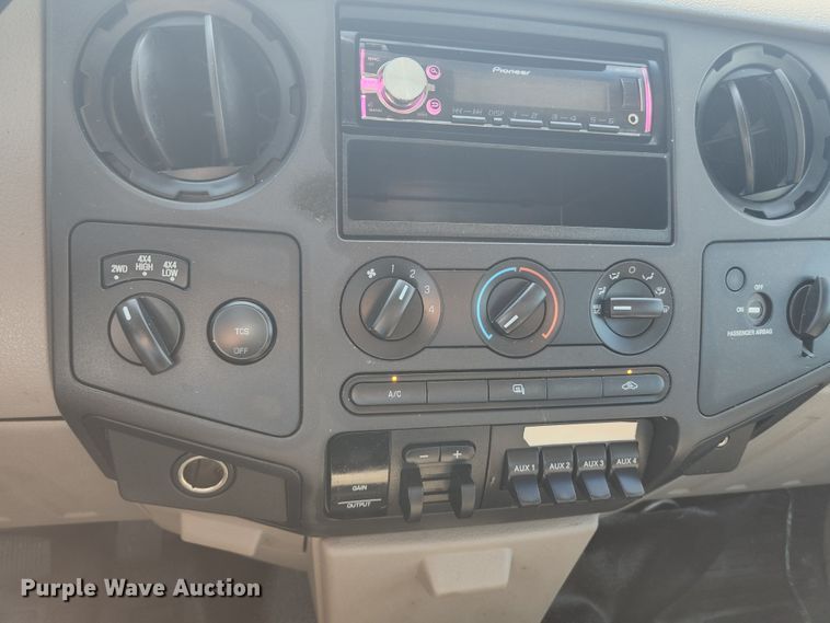 image for item JL9996 2008 Ford F350 Super Duty XL  SuperCab utility bed pickup truck