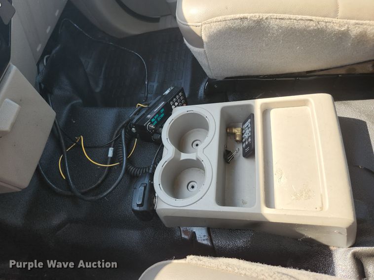 image for item JL9996 2008 Ford F350 Super Duty XL  SuperCab utility bed pickup truck