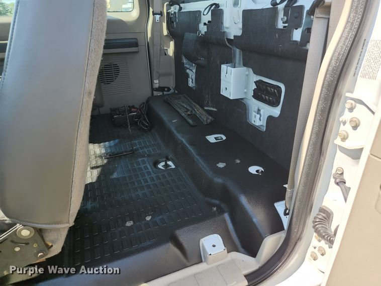 image for item JL9996 2008 Ford F350 Super Duty XL  SuperCab utility bed pickup truck