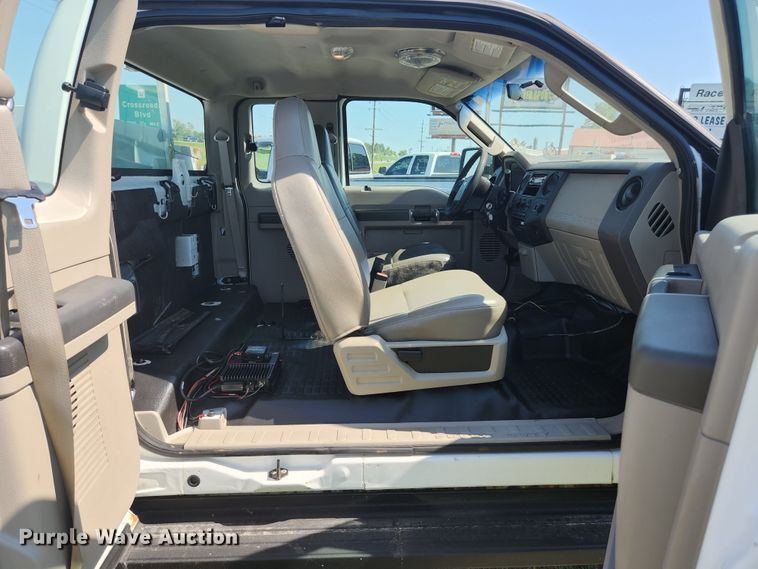 image for item JL9996 2008 Ford F350 Super Duty XL  SuperCab utility bed pickup truck