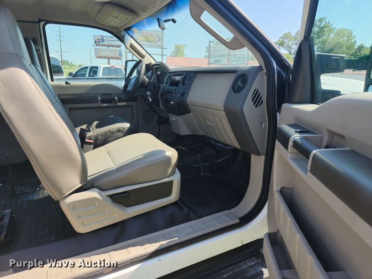 image for item JL9996 2008 Ford F350 Super Duty XL  SuperCab utility bed pickup truck