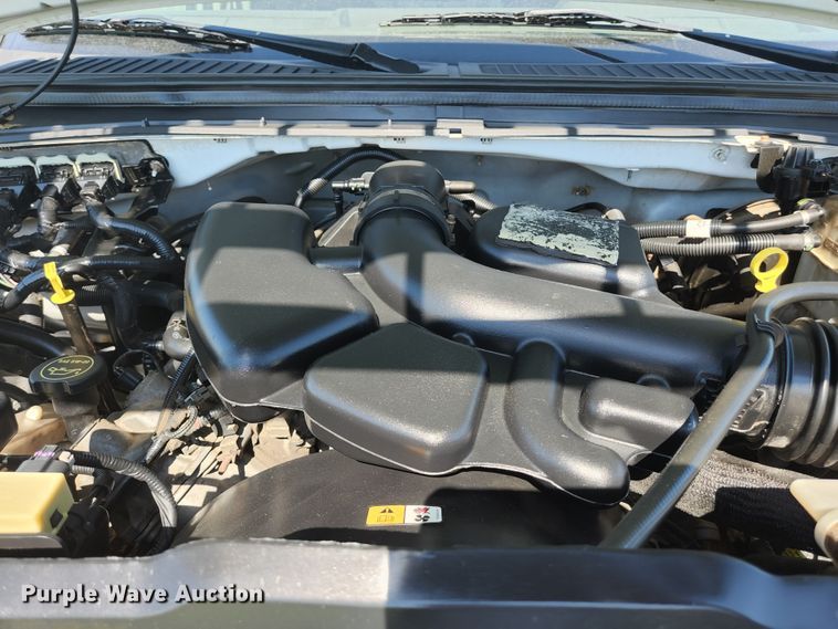 image for item JL9996 2008 Ford F350 Super Duty XL  SuperCab utility bed pickup truck