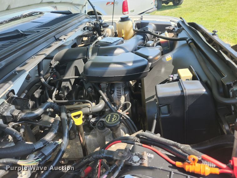 image for item JL9996 2008 Ford F350 Super Duty XL  SuperCab utility bed pickup truck