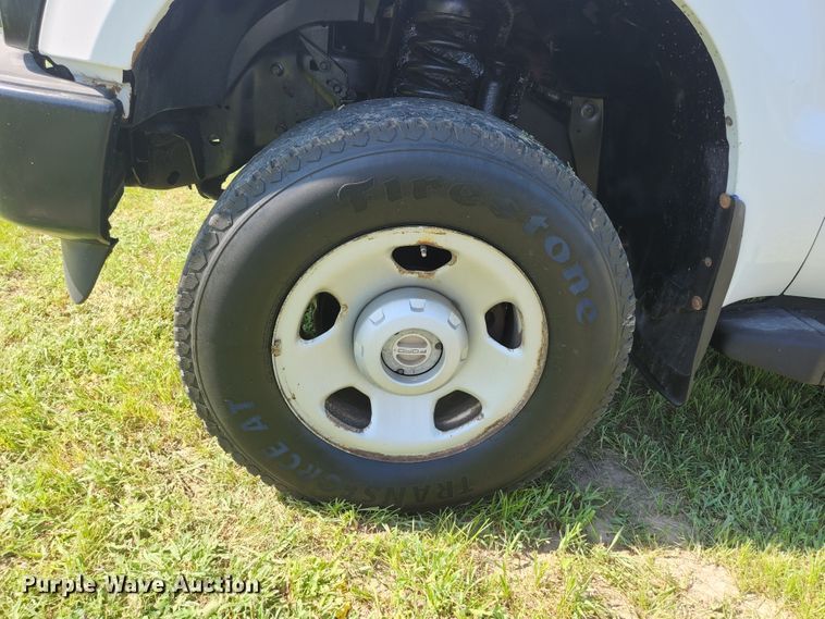 image for item JL9996 2008 Ford F350 Super Duty XL  SuperCab utility bed pickup truck