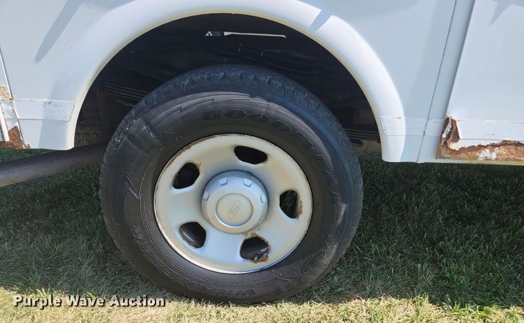 image for item JL9996 2008 Ford F350 Super Duty XL  SuperCab utility bed pickup truck