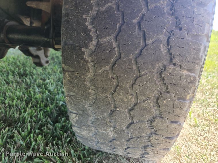 image for item JL9996 2008 Ford F350 Super Duty XL  SuperCab utility bed pickup truck