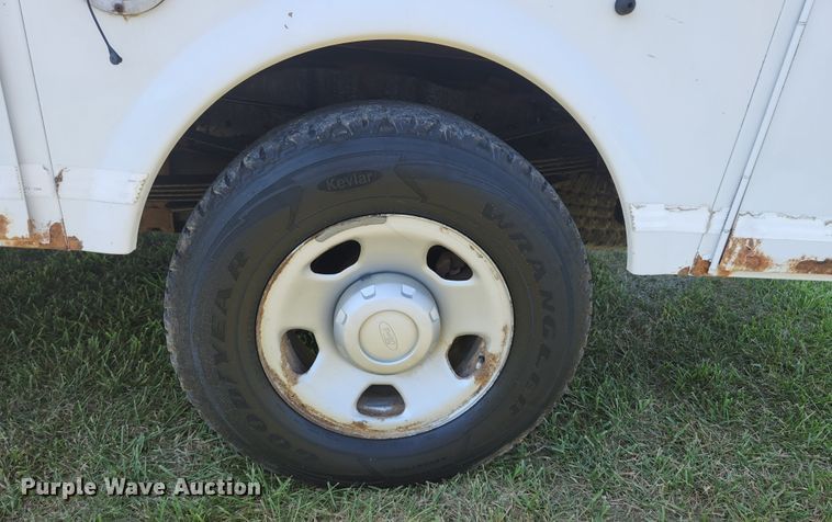 image for item JL9996 2008 Ford F350 Super Duty XL  SuperCab utility bed pickup truck