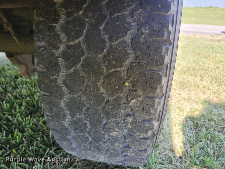 image for item JL9996 2008 Ford F350 Super Duty XL  SuperCab utility bed pickup truck