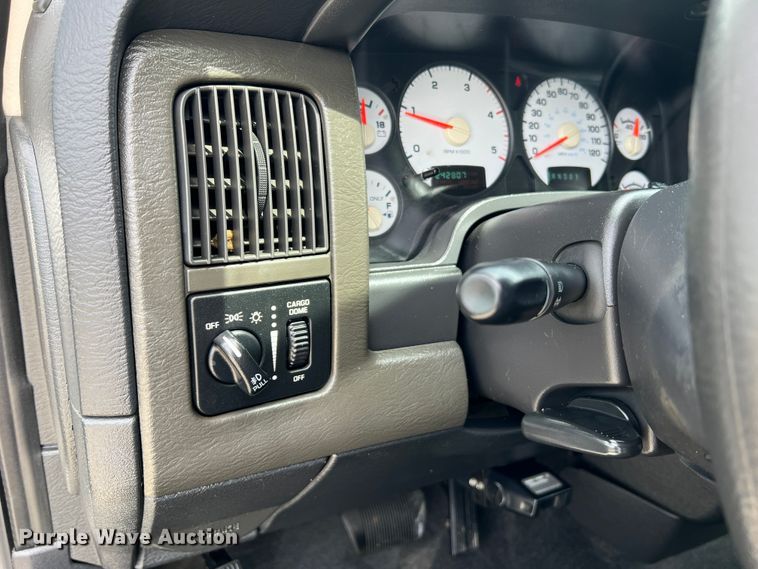 image for item JM9031 2003 Dodge Ram 2500 SLT  Quad Cab pickup truck