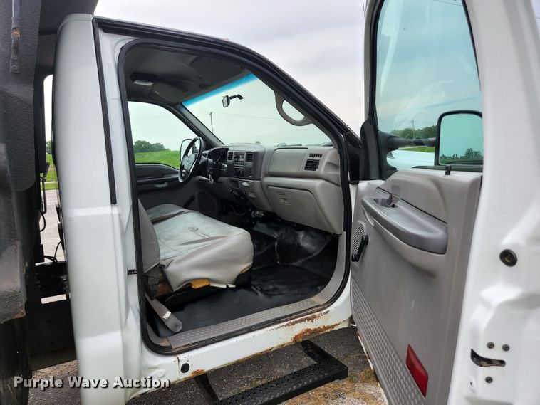 image for item JM9037 2000 Ford F550  dump truck