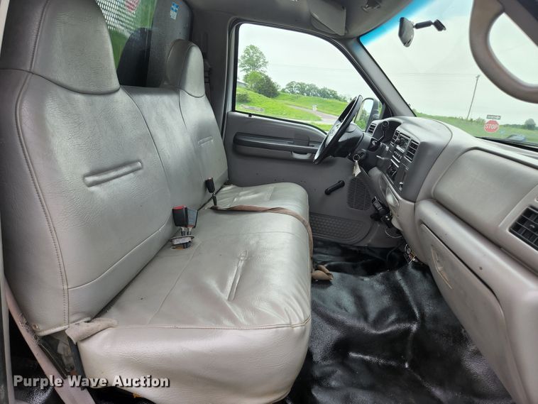 image for item JM9037 2000 Ford F550  dump truck