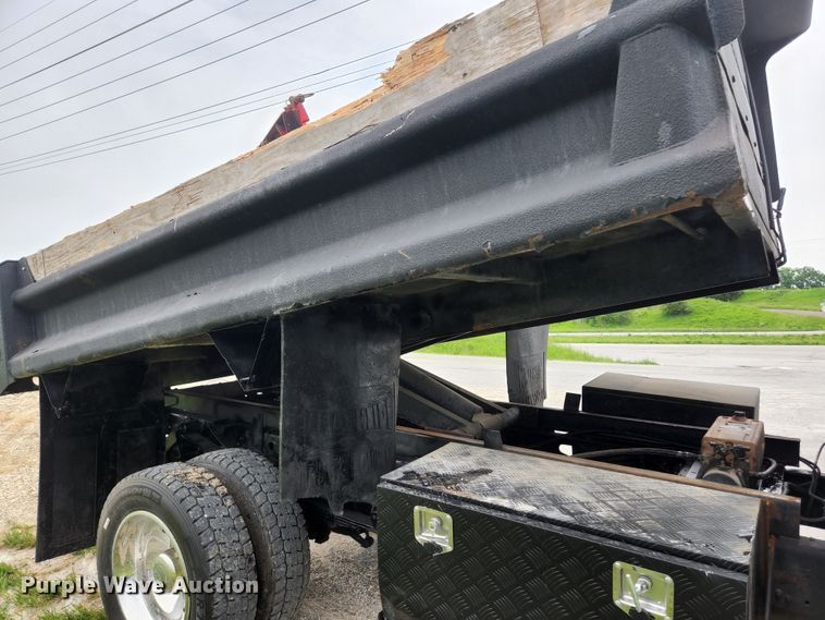 image for item JM9037 2000 Ford F550  dump truck