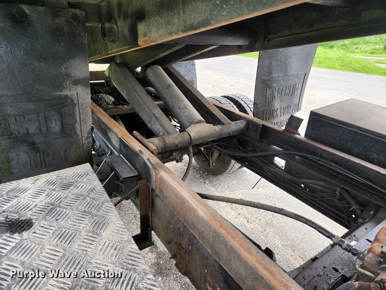 image for item JM9037 2000 Ford F550  dump truck