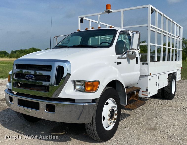 image for item JU9225 2005 Ford F650 Super Duty XL  flatbed truck