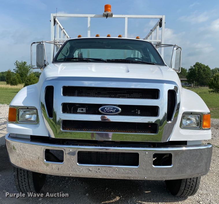 image for item JU9225 2005 Ford F650 Super Duty XL  flatbed truck