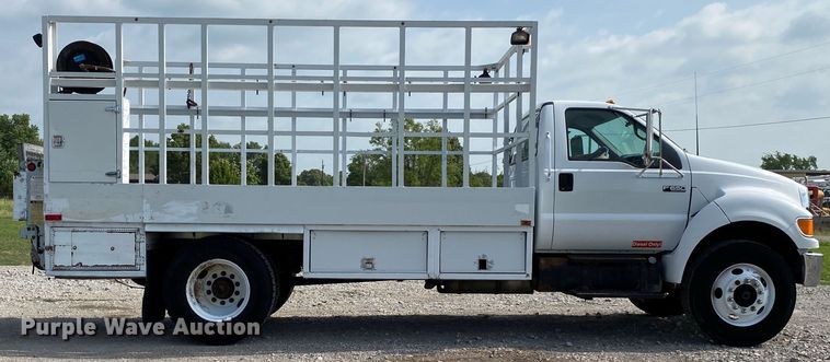 image for item JU9225 2005 Ford F650 Super Duty XL  flatbed truck