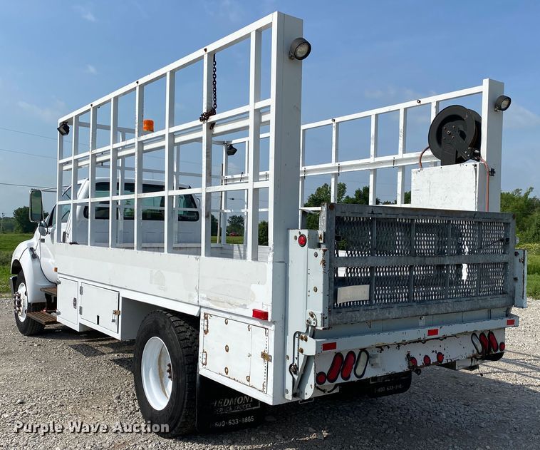 image for item JU9225 2005 Ford F650 Super Duty XL  flatbed truck