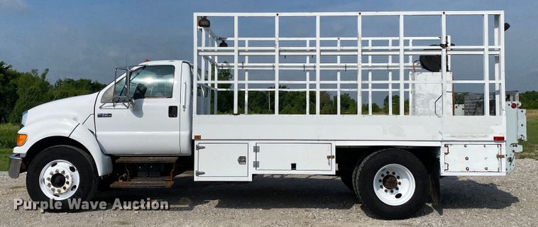 image for item JU9225 2005 Ford F650 Super Duty XL  flatbed truck