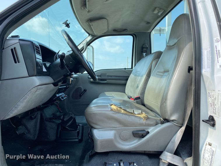 image for item JU9225 2005 Ford F650 Super Duty XL  flatbed truck