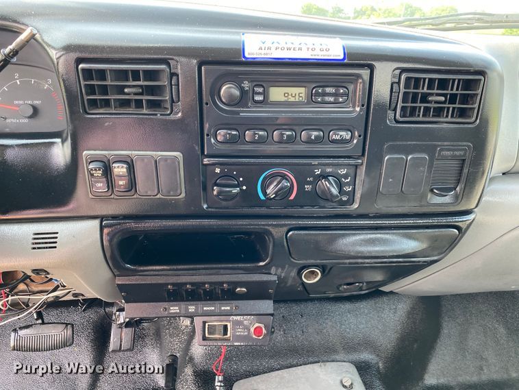 image for item JU9225 2005 Ford F650 Super Duty XL  flatbed truck