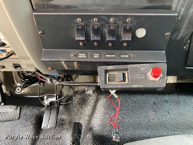 image for item JU9225 2005 Ford F650 Super Duty XL  flatbed truck