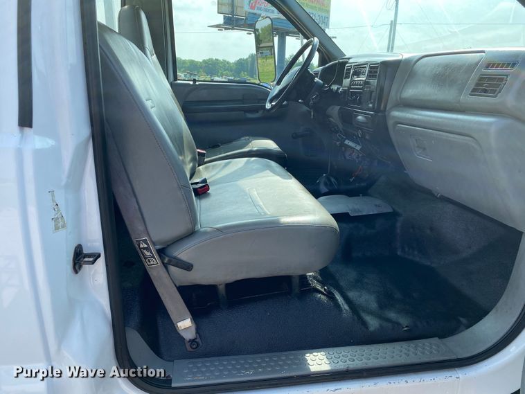 image for item JU9225 2005 Ford F650 Super Duty XL  flatbed truck