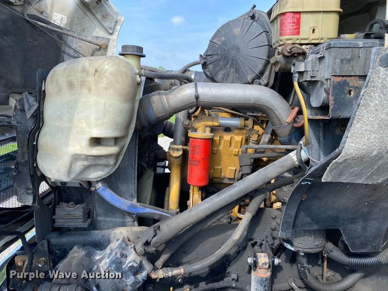 image for item JU9225 2005 Ford F650 Super Duty XL  flatbed truck