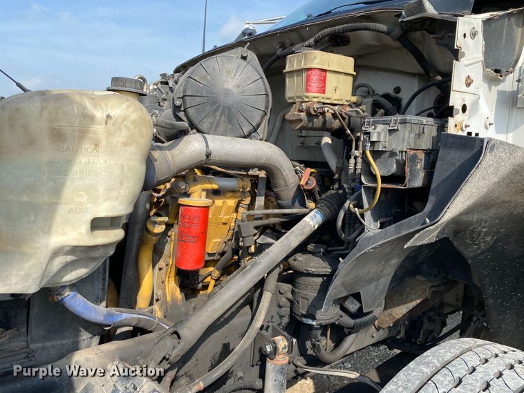 image for item JU9225 2005 Ford F650 Super Duty XL  flatbed truck