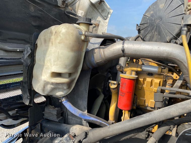 image for item JU9225 2005 Ford F650 Super Duty XL  flatbed truck