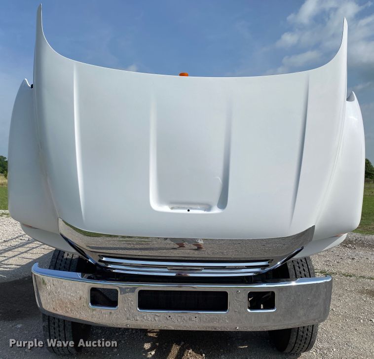 image for item JU9225 2005 Ford F650 Super Duty XL  flatbed truck