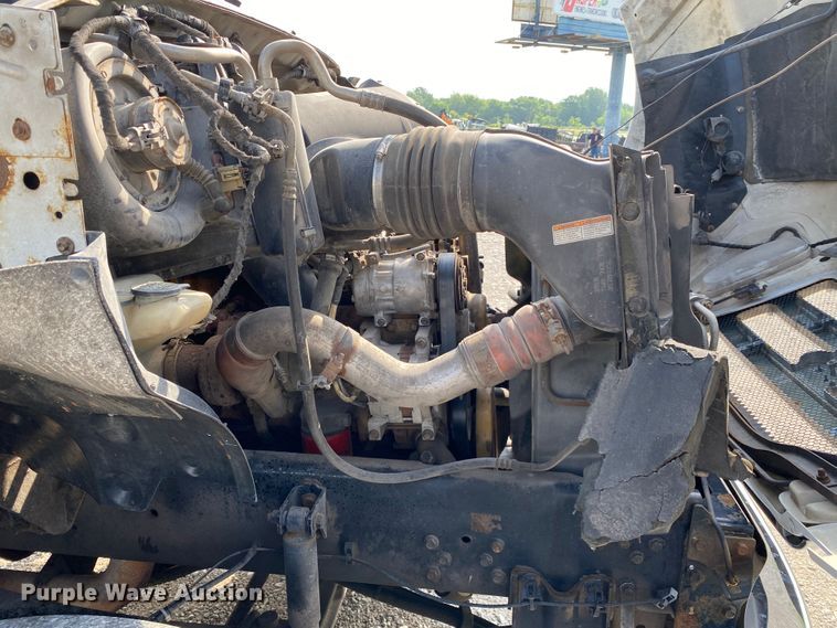 image for item JU9225 2005 Ford F650 Super Duty XL  flatbed truck