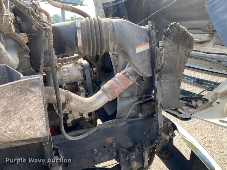 image for item JU9225 2005 Ford F650 Super Duty XL  flatbed truck